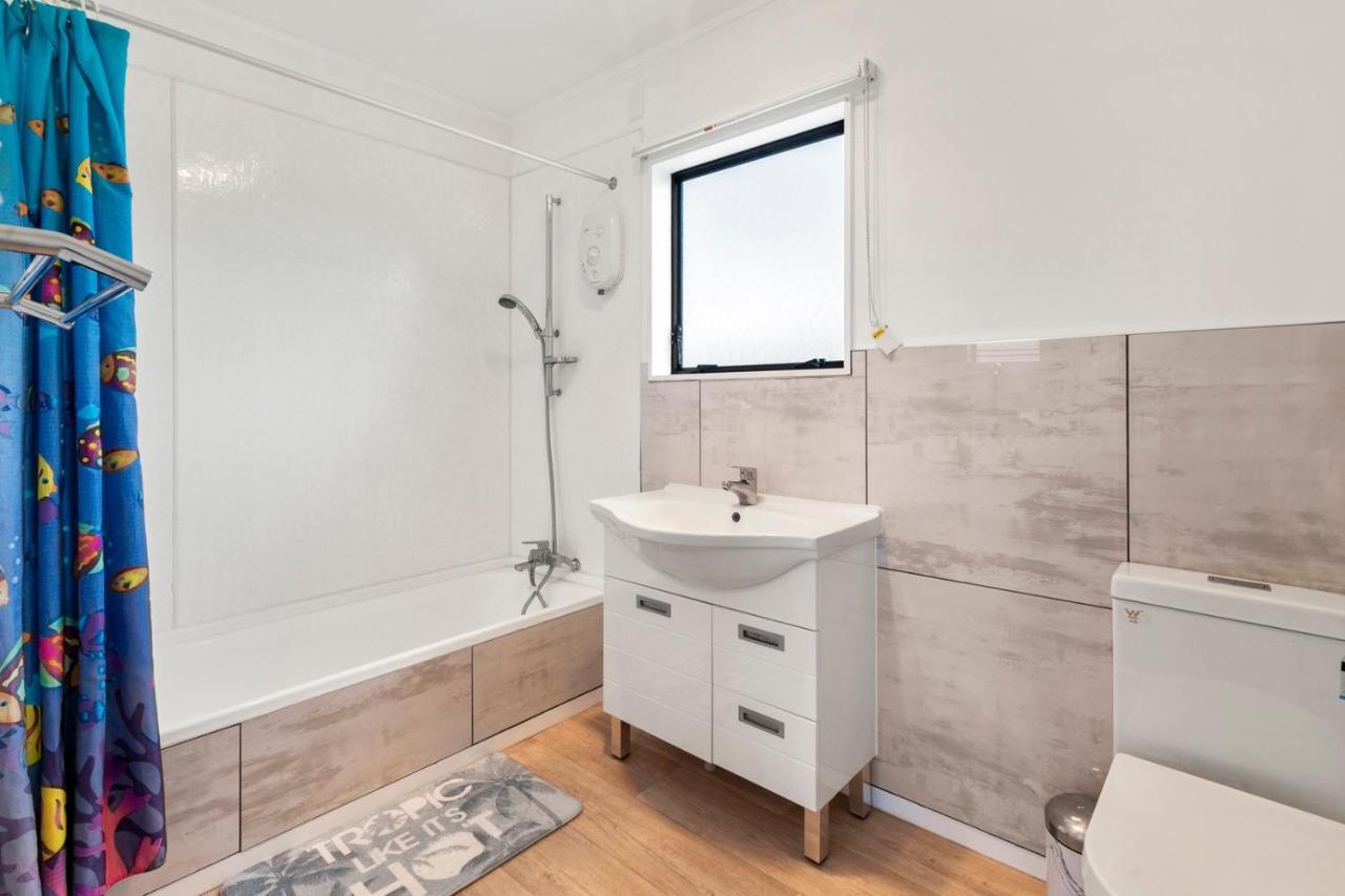 Snells Seaside Bach - Snells Beach Holiday Home ภายนอก รูปภาพ